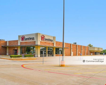 A look at 1300 Custer Road commercial space in Plano