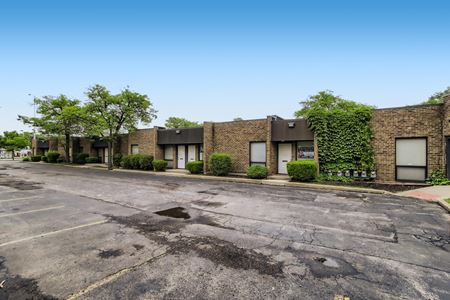 A look at Golf Office Center commercial space in Arlington Heights
