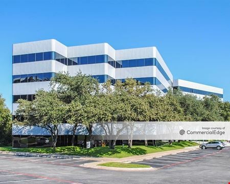 A look at Knoll Trail Crossing commercial space in Dallas
