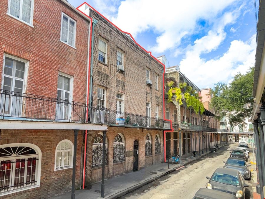 Historic French Quarter Multifamily Property w/ Penthouse