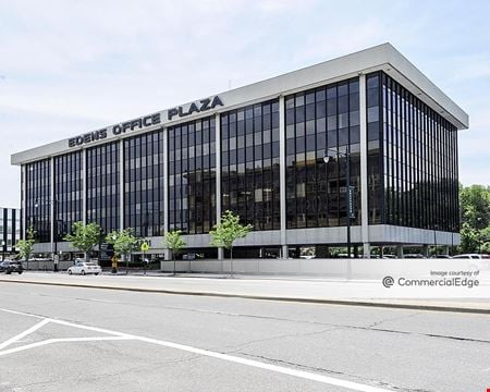 A look at Edens Office Plaza commercial space in Chicago