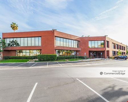 A look at Edinger Plaza Commercial space for Rent in Santa Ana