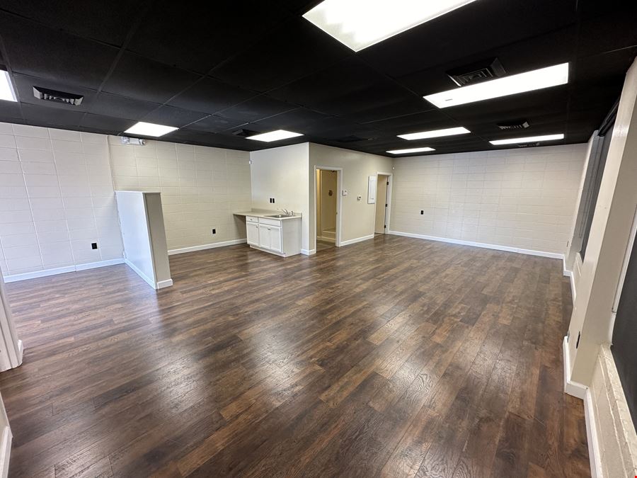 ± 900 SF Of Office/Retail Space for Lease near Mercy Hospital