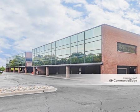 A look at Bloomfield Professional Center commercial space in Bloomfield Hills