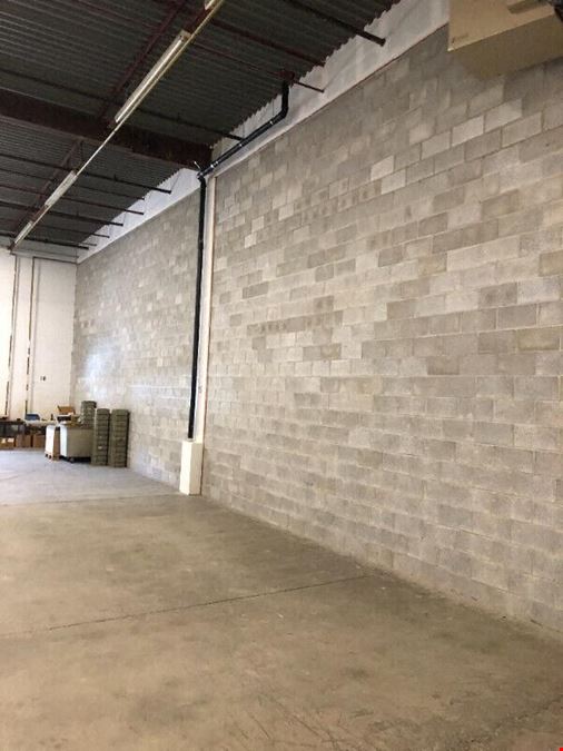 2,053 sqft semi-pvt industrial warehouse for rent in Mississauga