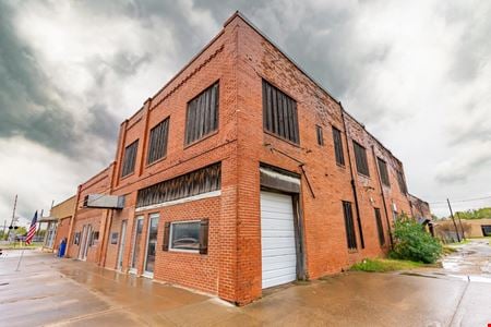 A look at 109 n 5th st commercial space in Wills Point