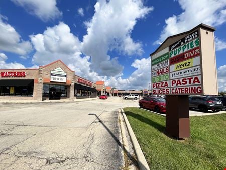 A look at Foxboro Plaza commercial space in St Charles