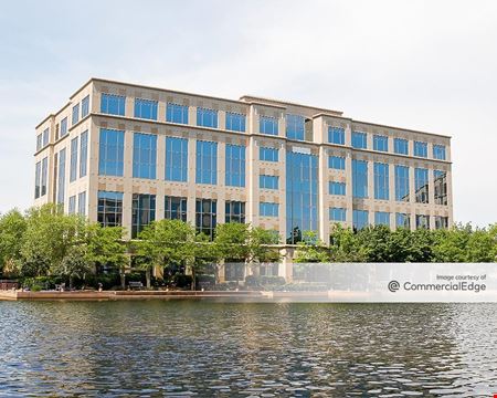 A look at Centennial Lakes I commercial space in Edina