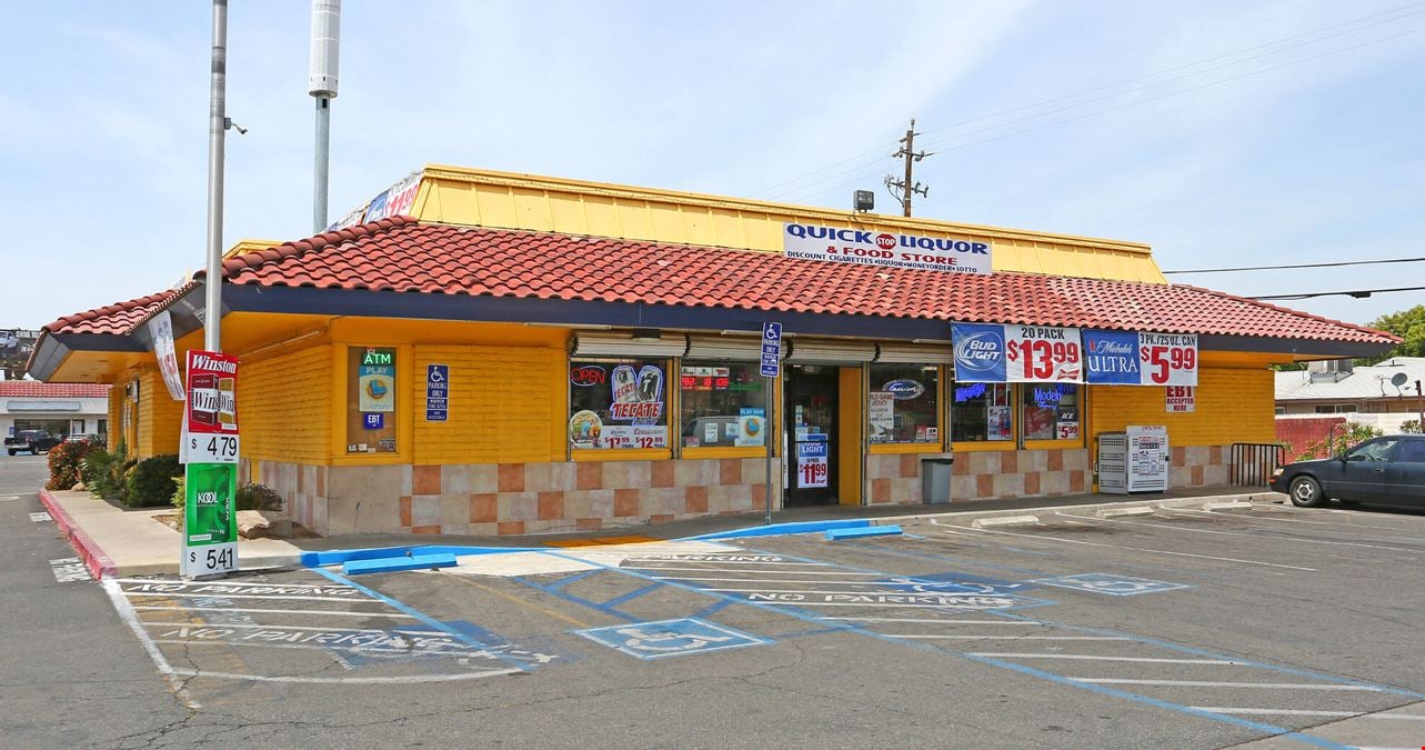 Freestanding Retail Building in Canyon Plaza Shopping Center
