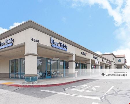 A look at Riverlakes Village commercial space in Bakersfield