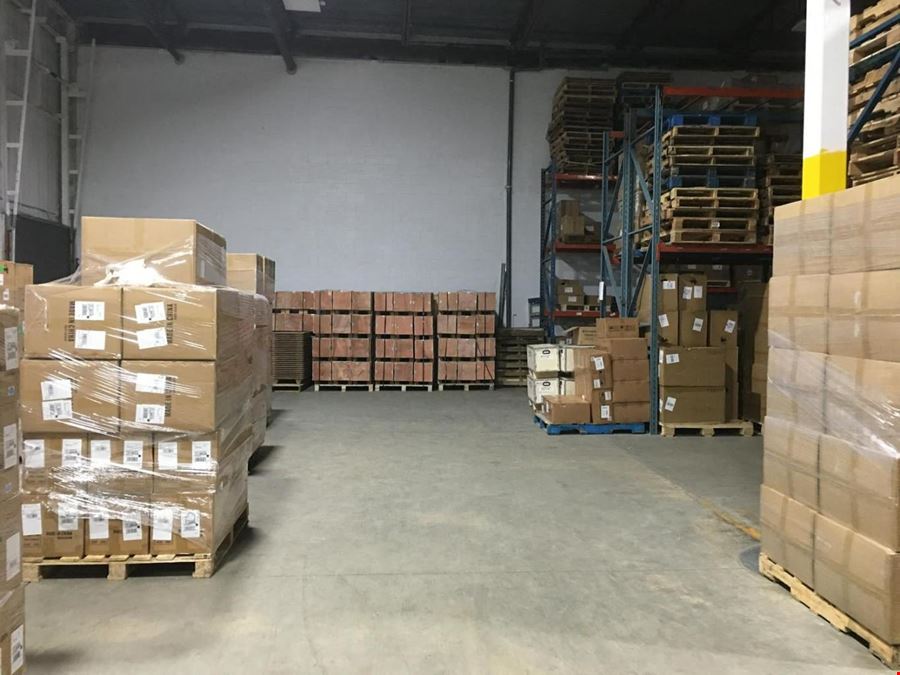 3,370 sqft shared industrial warehouse for rent in Mississauga