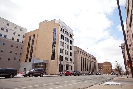 A look at Citizen's Bank & Trust Building Office space for Rent in South Bend