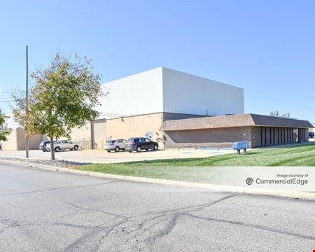 A look at 1001 West 13 Mile Road commercial space in Madison Heights