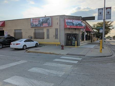 A look at 5245-5251 W Grand Avenue commercial space in Chicago