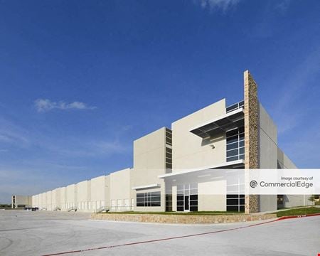 A look at 2615 Gifford Street commercial space in Grand Prairie