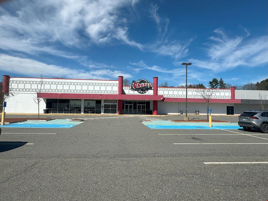 Former Chunky's - Large Retail Box with Kitchen for Lease