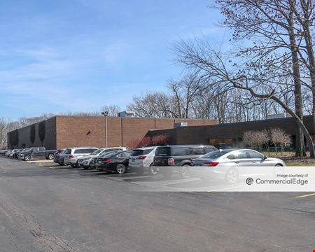 A look at 2401 Waukegan Road commercial space in Bannockburn