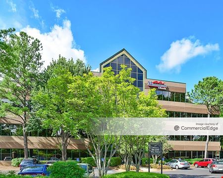 A look at Oak Court Office Building commercial space in Memphis