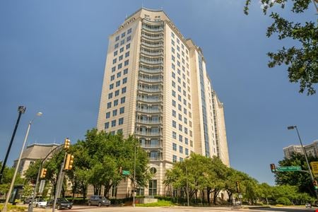 A look at The Crescent Office space for Rent in Dallas