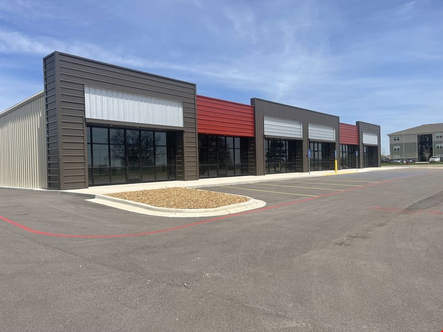 NEW RETAIL CENTER FOR LEASE ROGERSVILLE