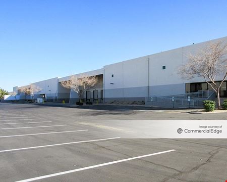 A look at Alameda Distribution Center commercial space in Tempe