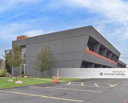 A look at L.I.G Center commercial space in Farmington Hills