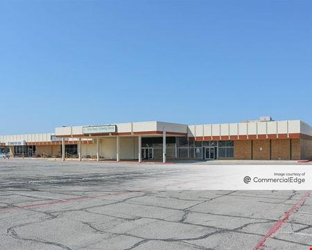 A look at 1305-1313 Brown Trail Retail space for Rent in Bedford