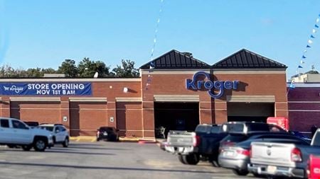 A look at Colony West Shopping Center Retail space for Rent in Little Rock