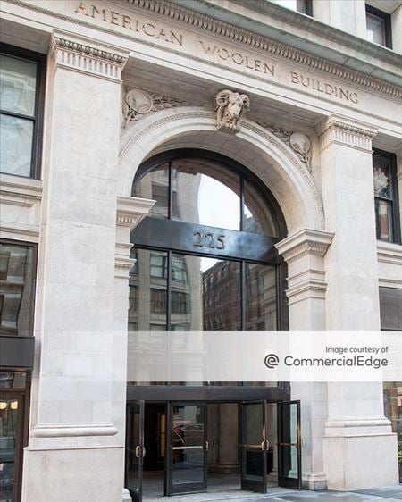A look at 225 Park Avenue South commercial space in New York