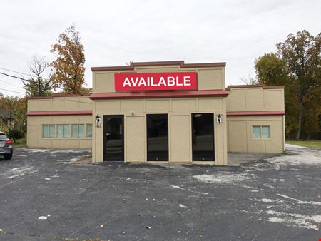 A look at 1942 E. Dupont Road commercial space in Fort Wayne