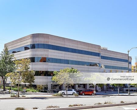 A look at 10390 Santa Monica Blvd Office space for Rent in Los Angeles
