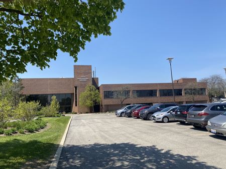 A look at 2010 Professional Building commercial space in Arlington Heights
