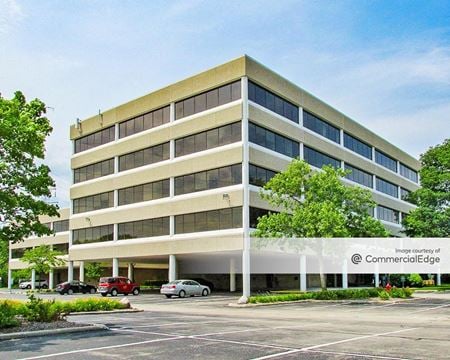 A look at 1 Northfield Plaza Office space for Rent in Northfield