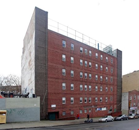 A look at 200 West Tremont Bronx commercial space in The Bronx