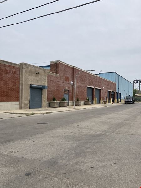 A look at Roll & Roll Metal Fabricators Industrial space for Rent in Chicago