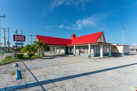 A look at 6844 14th St. W.  commercial space in Bradenton
