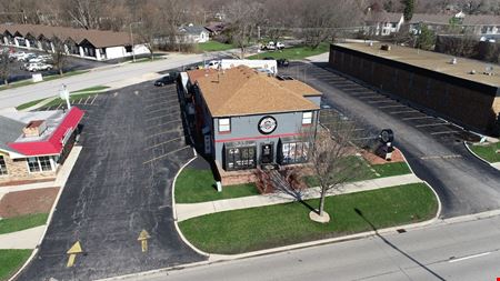 A look at Crosstown Pub & Grill commercial space in Naperville