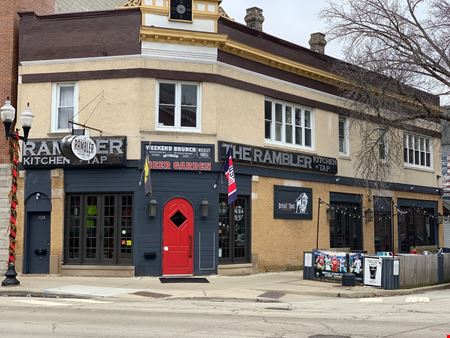 A look at North Center Neighborhood Bar and Grill commercial space in Chicago