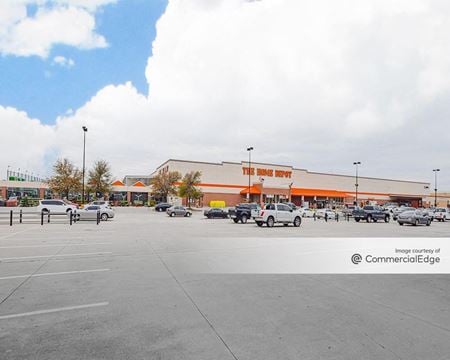 A look at Mansfield Towne Crossing - 1725 North US Highway 287 commercial space in Mansfield