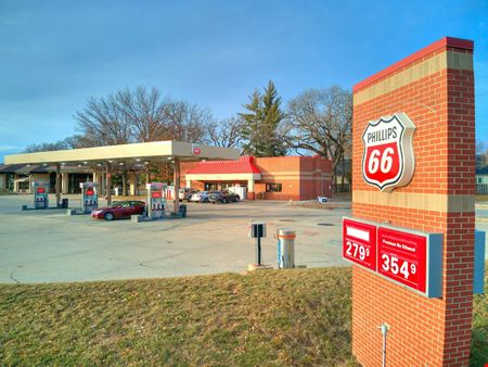 A look at Iowa Gas Station - 3501 EP True Pkwy commercial space in West Des Moines