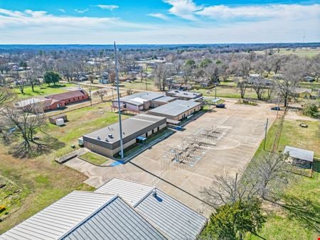 A look at Versatile Flex Property: Prime Opp! commercial space in Winfield