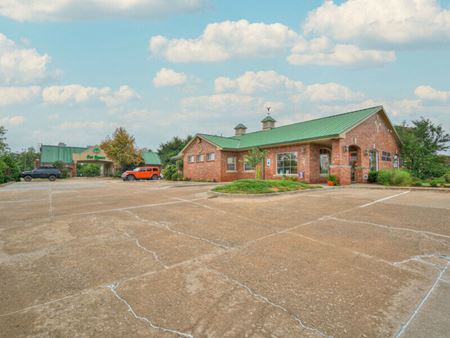 A look at Hefner Animal Hospital & Pet Resort commercial space in Oklahoma City