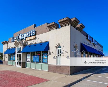 A look at Arbrook Oaks Shopping Center commercial space in Arlington