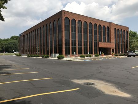 A look at 2001 Midwest Rd Office space for Rent in Oak Brook