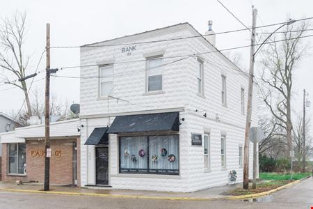 A look at 202 Seminary St commercial space in Downs
