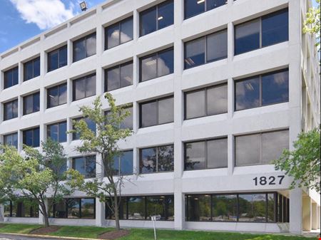 A look at 1827 Walden Office Square commercial space in Schaumburg